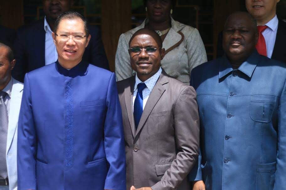 Inauguration du salon culturel chinois du Gabon à AUM